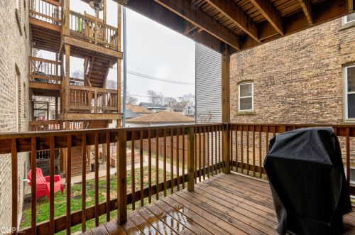 3751 Byron St, Chicago IL 60618-4035 exterior