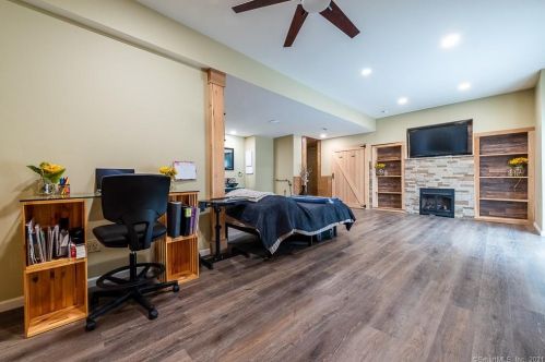 334 Maple Ave, Uncasville, CT 06382-2044