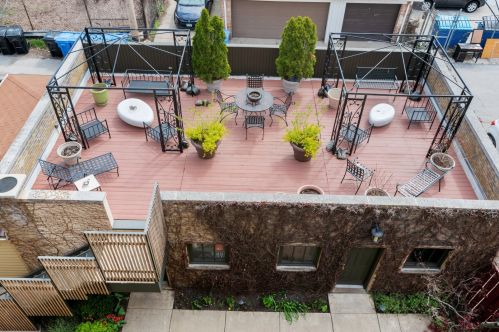 4639 Beacon St, Chicago IL 60640-6940 exterior