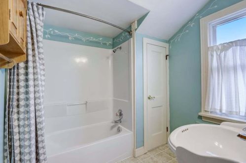 2335 54 St, Milwaukee WI 53219-3352 exterior