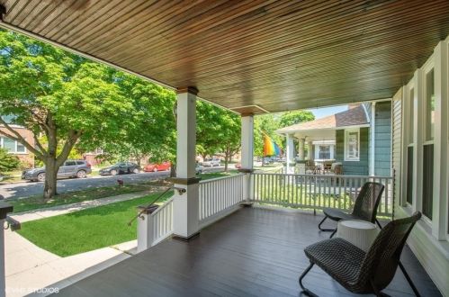 5133 Hutchinson St, Chicago, IL 60641-1448