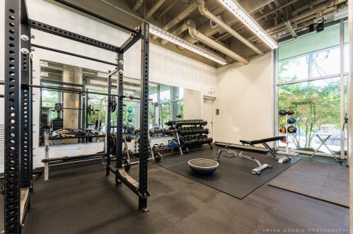 860 Blackhawk St, Chicago IL  60642-2510 exterior