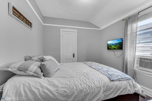 5725 Giddings St, Chicago IL 60630-2930 exterior