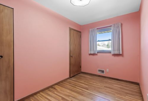 261 Gresham Ave, Saint Paul MN 55128-3916 exterior