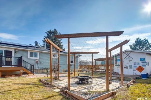 11104 Londonderry Dr, Sandy UT 84070 exterior