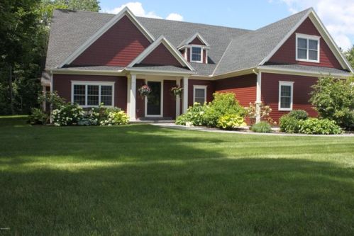 3 Stoneledge Rd, Lenox, MA 01240-2650