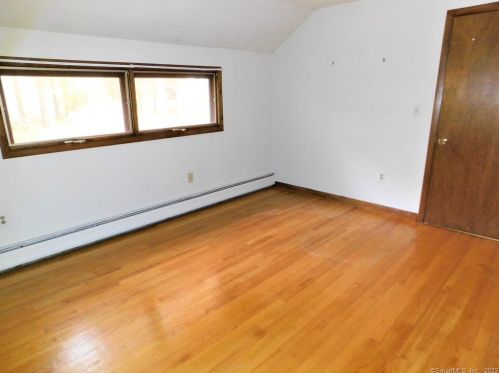 39 Hatch Hl Rd, Vernon CT 06066-6135 exterior