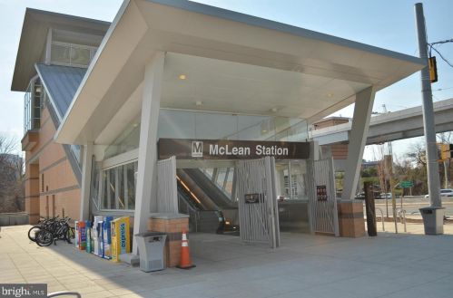 1800 Old Meadow Rd, Mc Lean VA 22102-1899 exterior