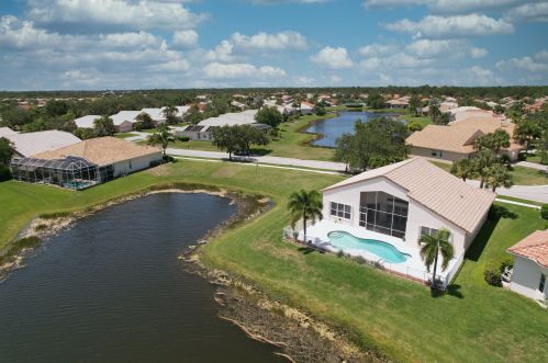 410 Aqua Vista Ln, Fort Pierce FL  34986-2645 exterior