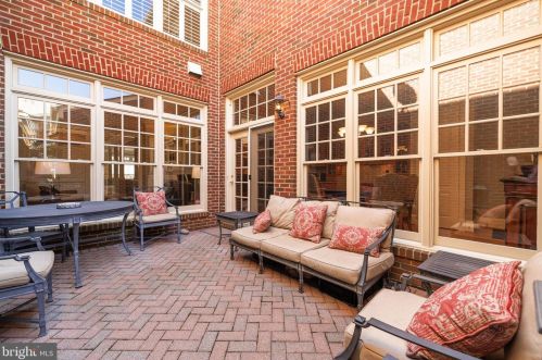 1456 Harvest Xing Dr, Mc Lean VA 22101-5651 exterior