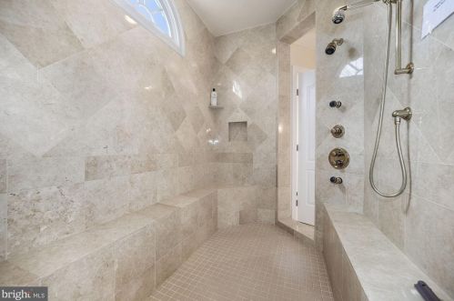 1493 Evans Farm Dr, Mc Lean VA 22101-5656 exterior