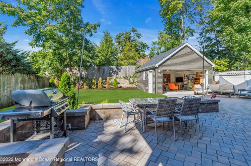 33 Avenue C, Atlantic Highlands NJ  07716-1069 exterior