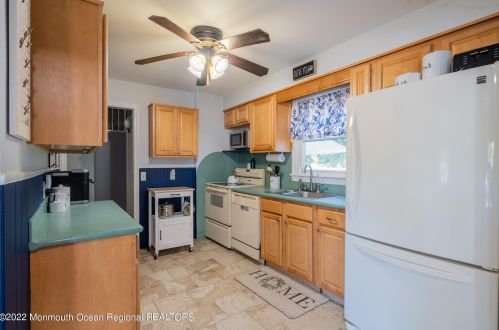 30 Schiverea Ave, East Freehold NJ 07728-1854 exterior