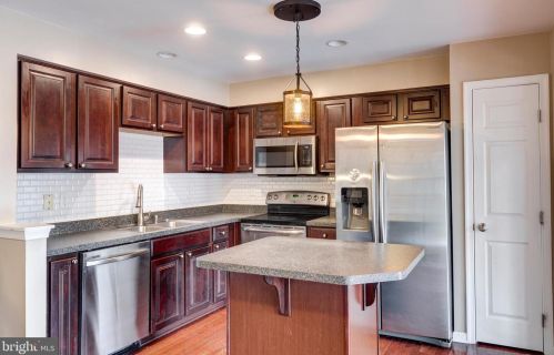 711 Grant Dr, Hanover PA  17331-2079 exterior