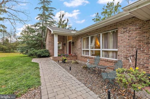 883 Catfish Ln, Pottstown, PA 19465-7303