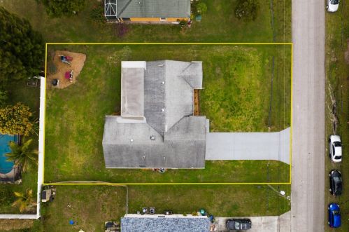 1011 Alexandria Ave, Fort Pierce FL 34953-3401 exterior