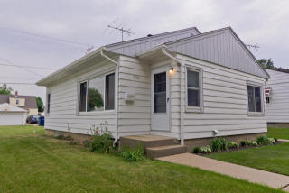 3761 20th St, Milwaukee, WI 53221-1512