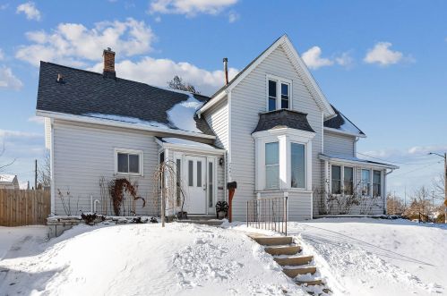 2401 Western Ave, Manitowoc, WI 54220-3713