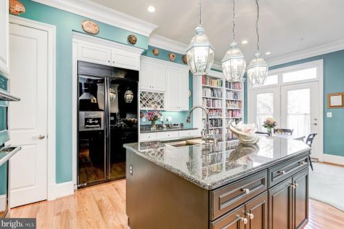 12561 Ansin Cir Dr, Rockville MD 20854-6912 exterior