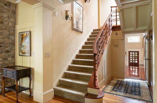 170 Blackstone Blvd, Providence RI 02906-5802 exterior