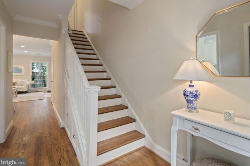 3217 Sutton Pl, Washington, DC 20016-7513