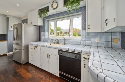 619 Drake Ave, Fullerton CA 92832-1140 exterior