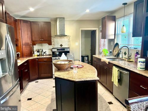 6107 Chestnut Ave, Camden NJ 08109-2505 exterior