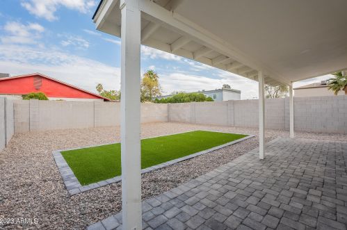 5039 18 Ave, Phoenix AZ 85015-6121 exterior