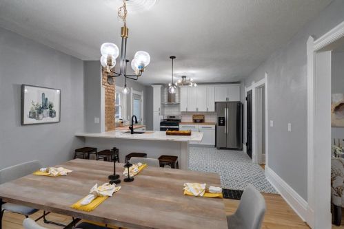 1418 Jenifer St, Madison WI  53703-3719 exterior