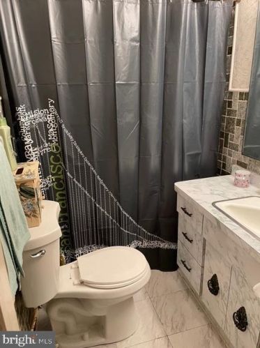 704 Christian St, Philadelphia PA 19147-3912 exterior