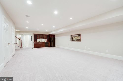 1402 Harvest Xing Dr, Mc Lean VA 22101-5650 exterior