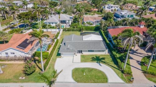 2870 Leeward Ln, Naples FL 34103-4038 exterior