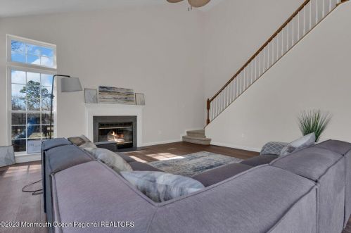 33 Jefferson Ct, Jackson Twp NJ  08527-5159 exterior