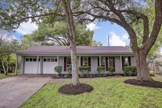 5738 Cerritos Dr, Houston, TX 77035-2514