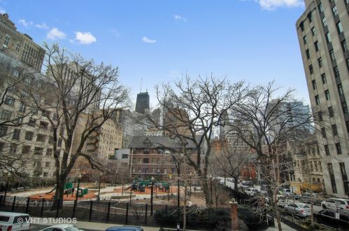 1301 Astor St, Chicago IL  60610-2367 exterior