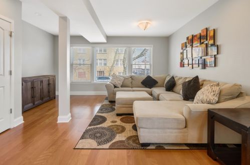 3215 Berteau Ave, Chicago, IL 60618-2303