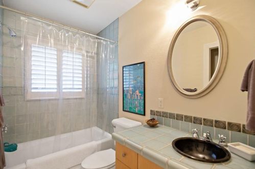 902 Bluebonnet Ln, Austin TX 78704-4025 exterior