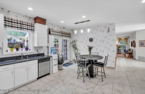 100 Serpentine Dr, Morganville NJ 07751-1400 exterior