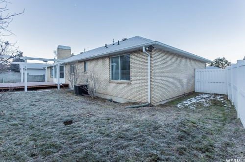 9525 Shoshone Ct, Sandy UT 84092-3074 exterior