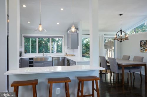 6825 Old Chesterbrook Rd, Mc Lean VA 22101-4408 exterior