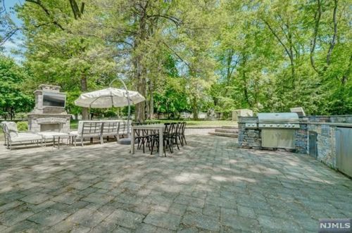 66 Edward St, Demarest, NJ 07627-2308