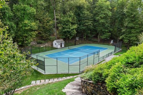 5 Dellwood Farm Way, Armonk NY 10504-1249 exterior