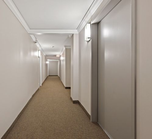 33 Delaware Pl, Chicago IL 60610-8115 exterior