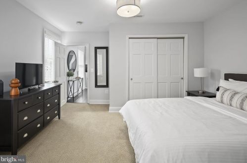 1409 Hopkins St, Washington DC 20036-5922 exterior