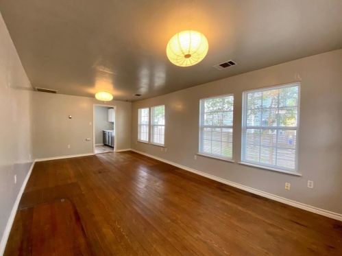 2107 21st St, Austin TX  78722-2415 exterior