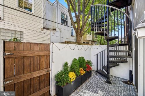 2210 Kater St, Philadelphia PA 19146-1139 exterior