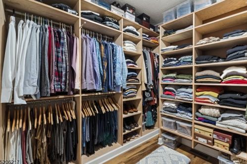 1502 Bayley Ct, Bridgewater NJ  08807-3553 exterior