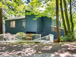 728 Cheltenham St, Portland, OR 97239-2604