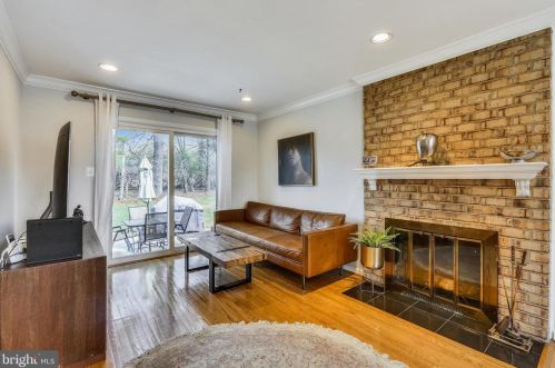 10 Grovepoint Ct, Rockville MD 20854-5505 exterior