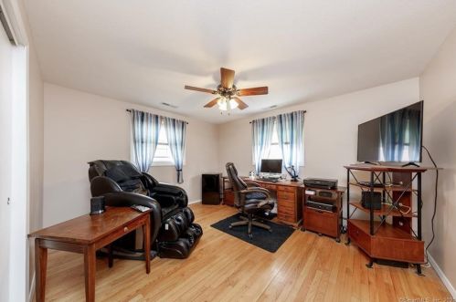 27 Seagrave St, Killingly CT 06239-4129 exterior